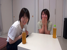 チンスメ女子会　チ●ポのスメルをクンクン嗅いでレビューする女の子たち、　でも勝手にハメ始めてしまう サンプル動画サムネイル